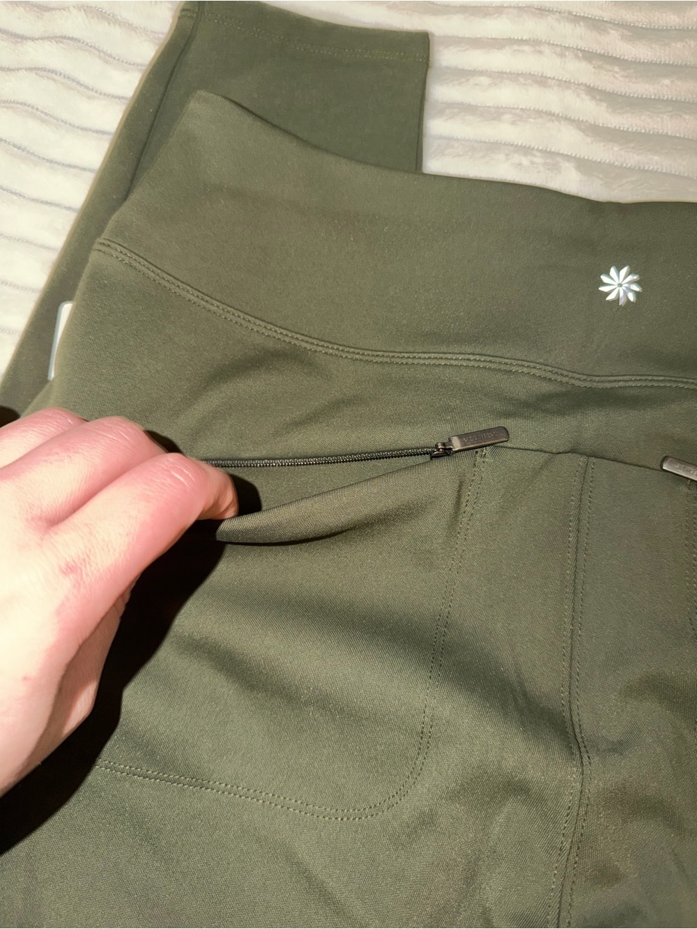 Athleta Olive Green Headlands Hybrid Cargo Tight - Picture 8 of 16